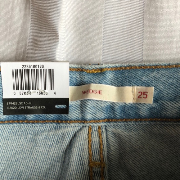 Levi’s wedgie light wash denim jeans - Picture 7 of 12